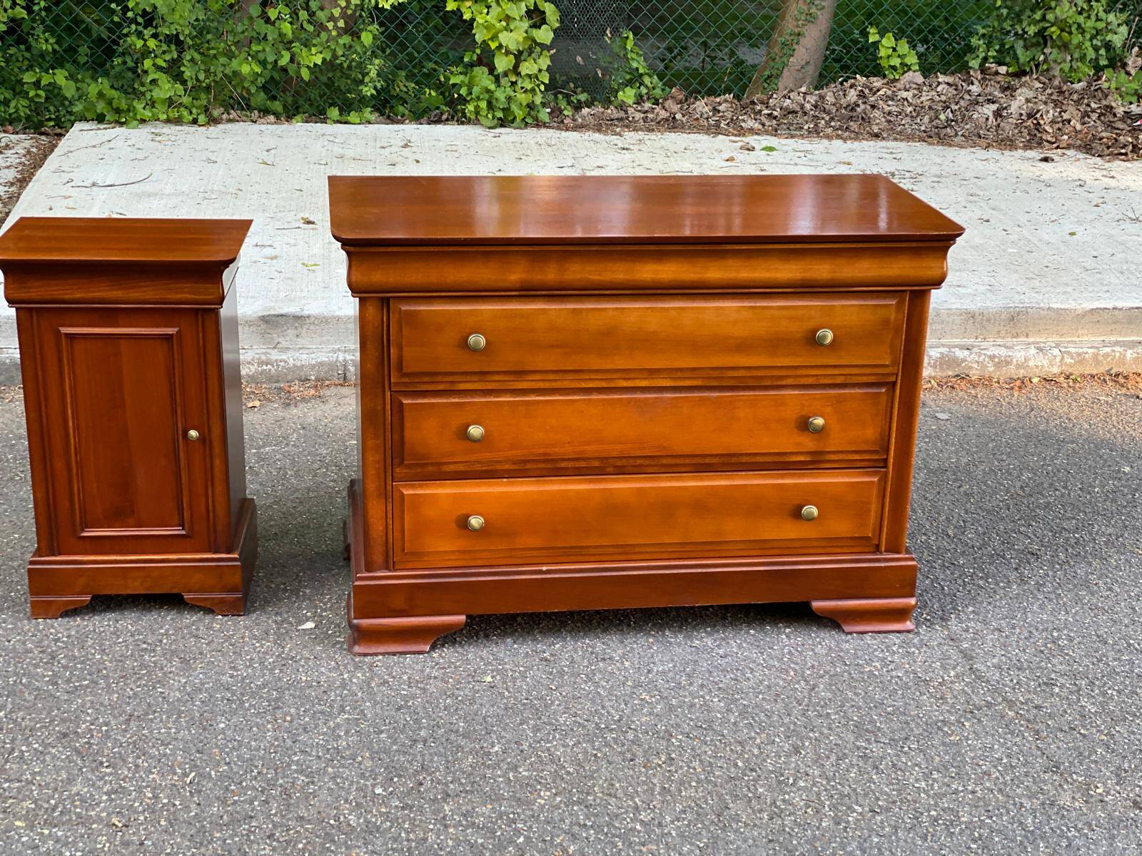 Louis Philippe wooden chest of drawers with 3 drawers