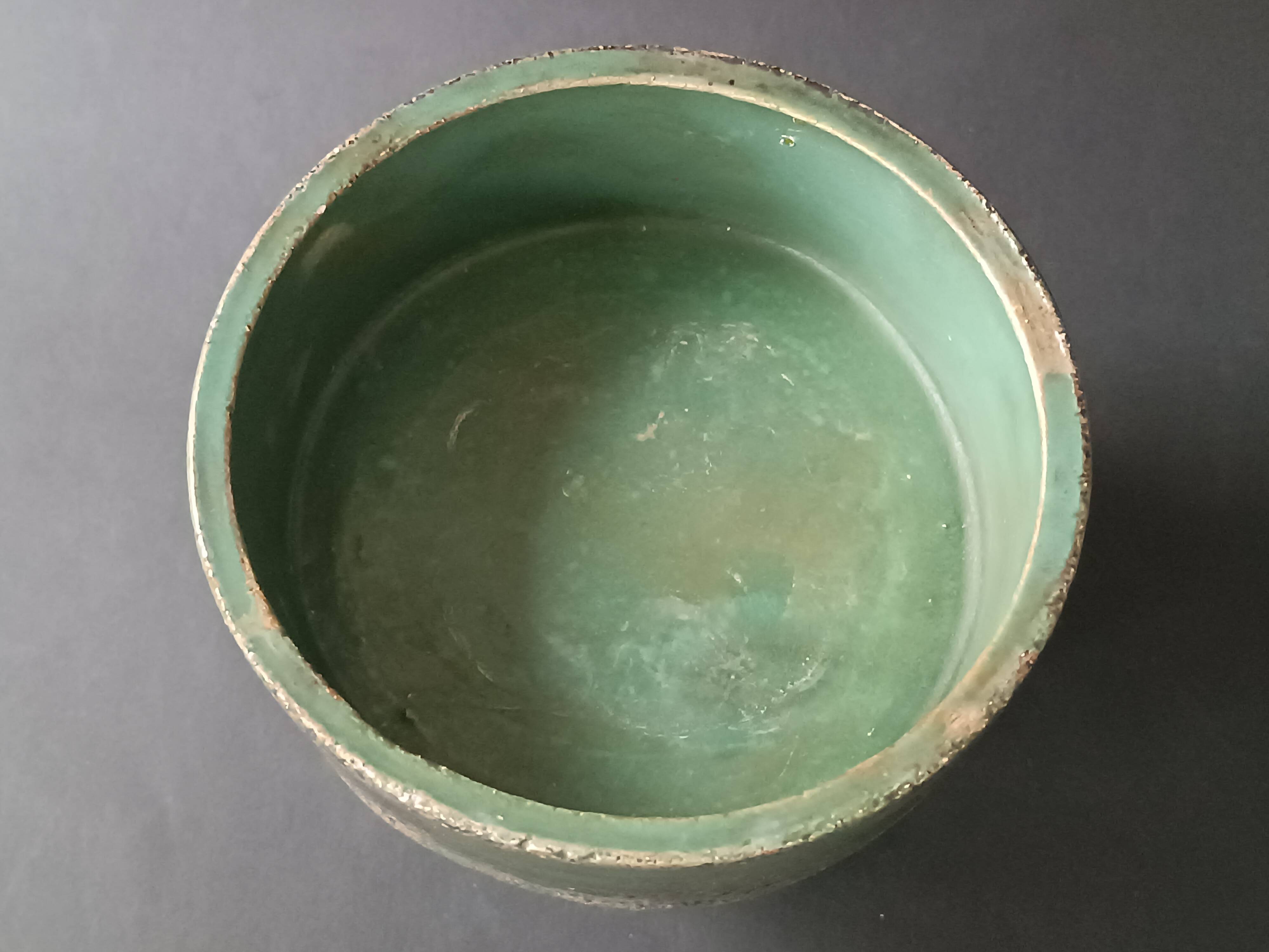 Footed dish in chamotte stoneware green with signature 1960