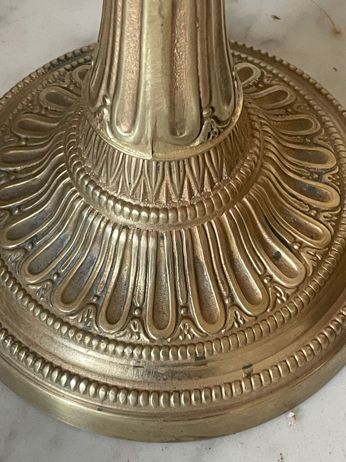 Paire de bougeoirs en laiton