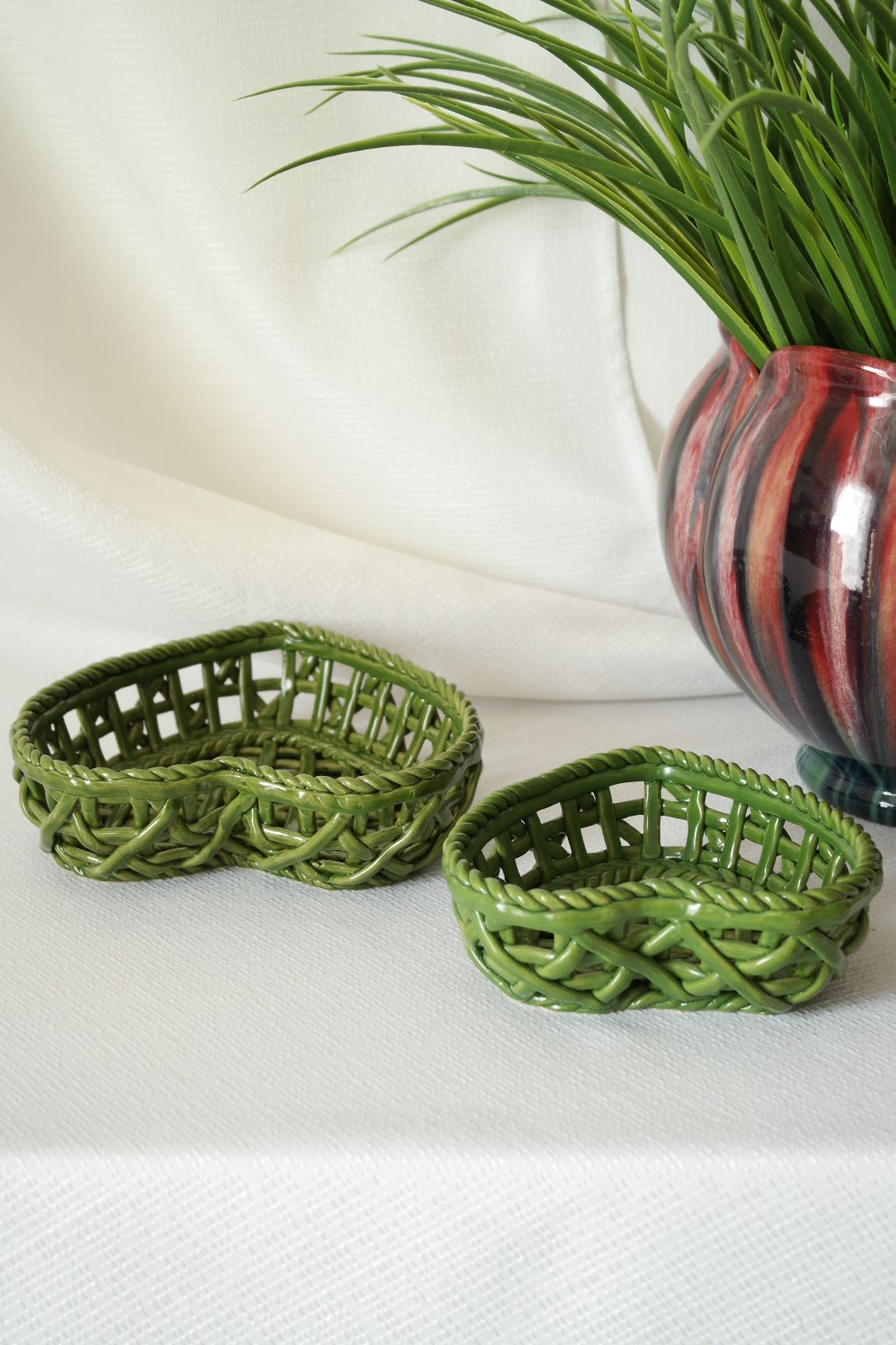 Pair of vacuum pocket ceramic braided openwork