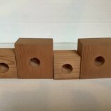 Quatre bougeoirs en bois scandinave