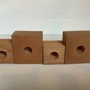 Quatre bougeoirs en bois scandinave