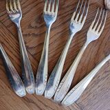 12 Art Deco place settings