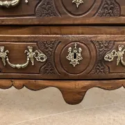 Louis XV walnut commode, 18th century