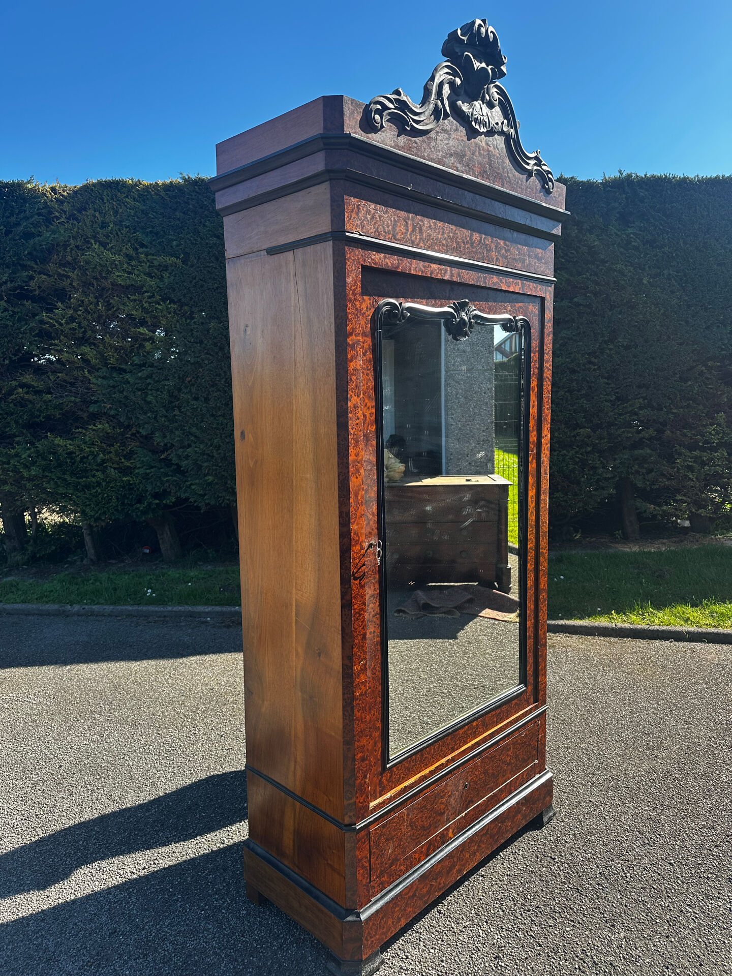 Armoire à glace Napoléon III en placage de loupe