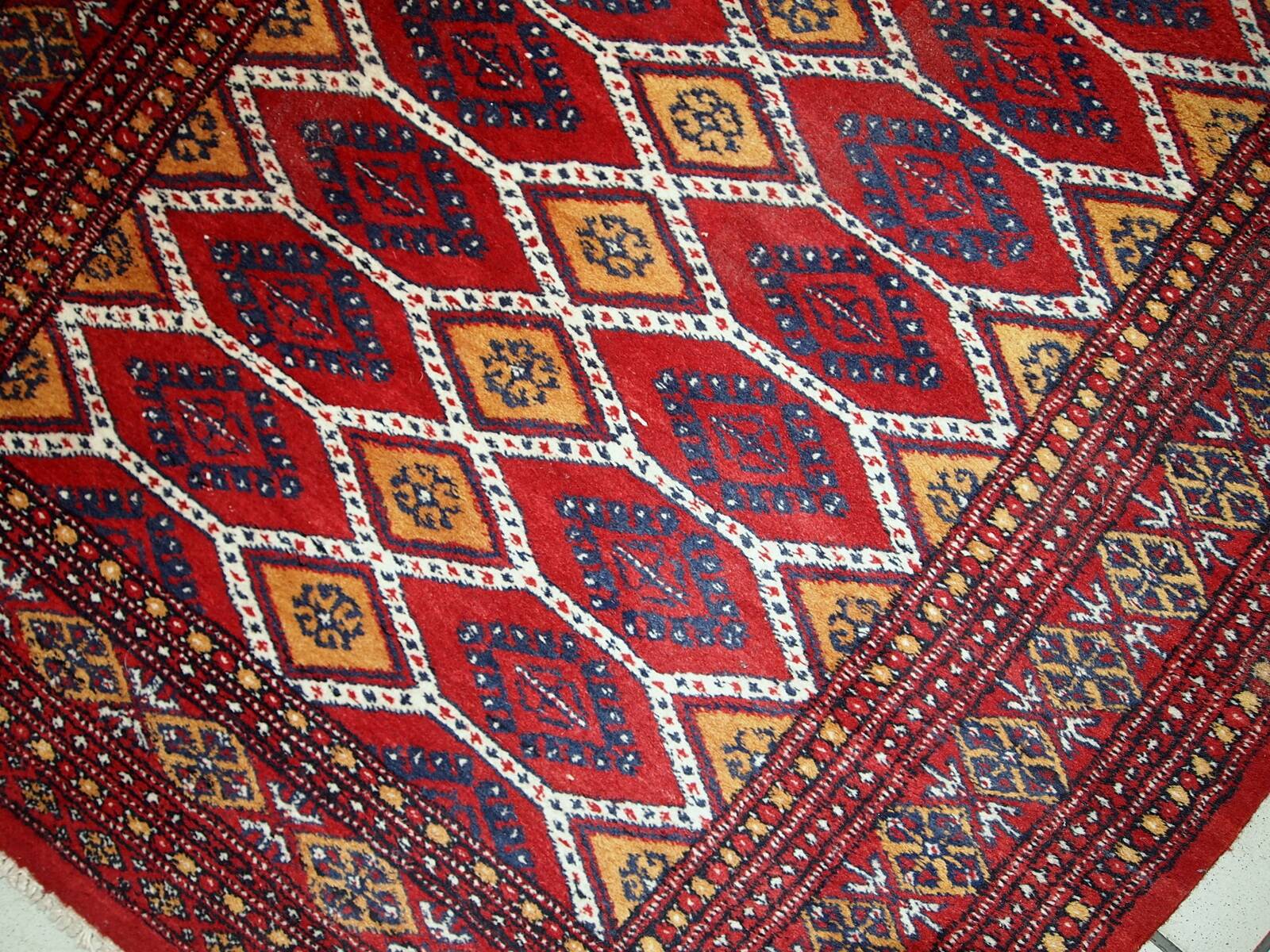 Tapis Vintage Bukhara Ouzbek, Années 1960, Élégance Classique