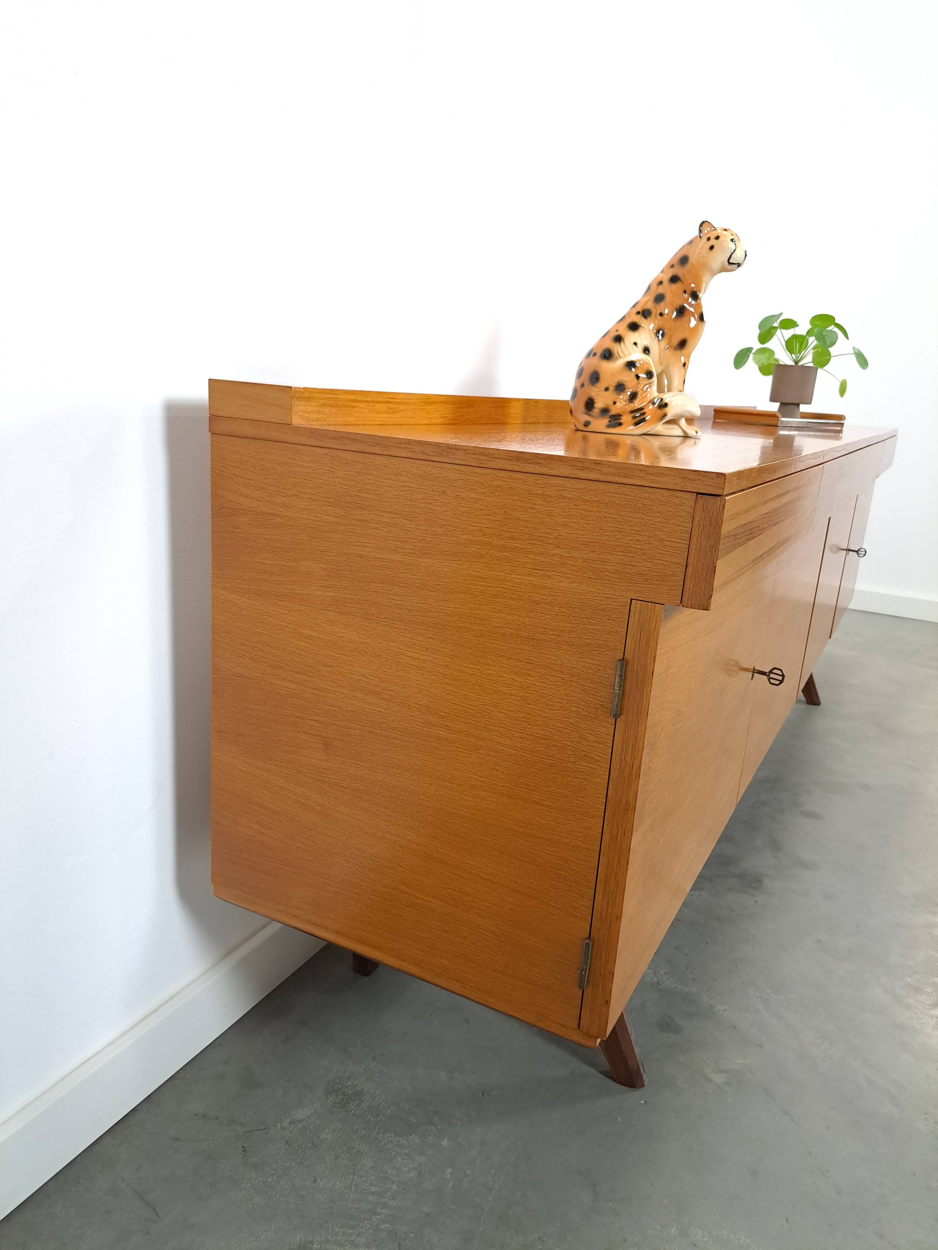 Design Musterring Möbel dressoir met lades en schuine poten