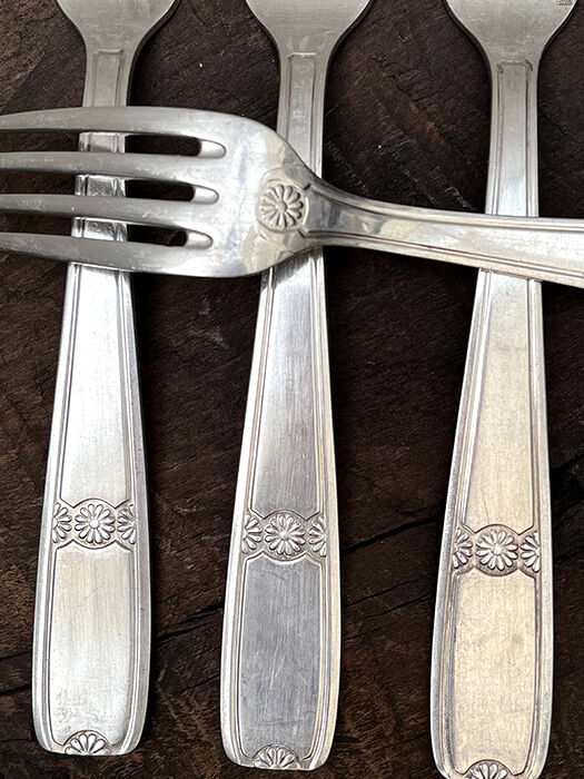 6 silver forks with flower pattern