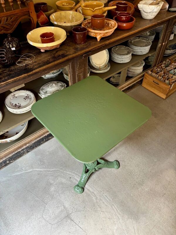 Table de jardin en métal et fonte de fer peint en vert