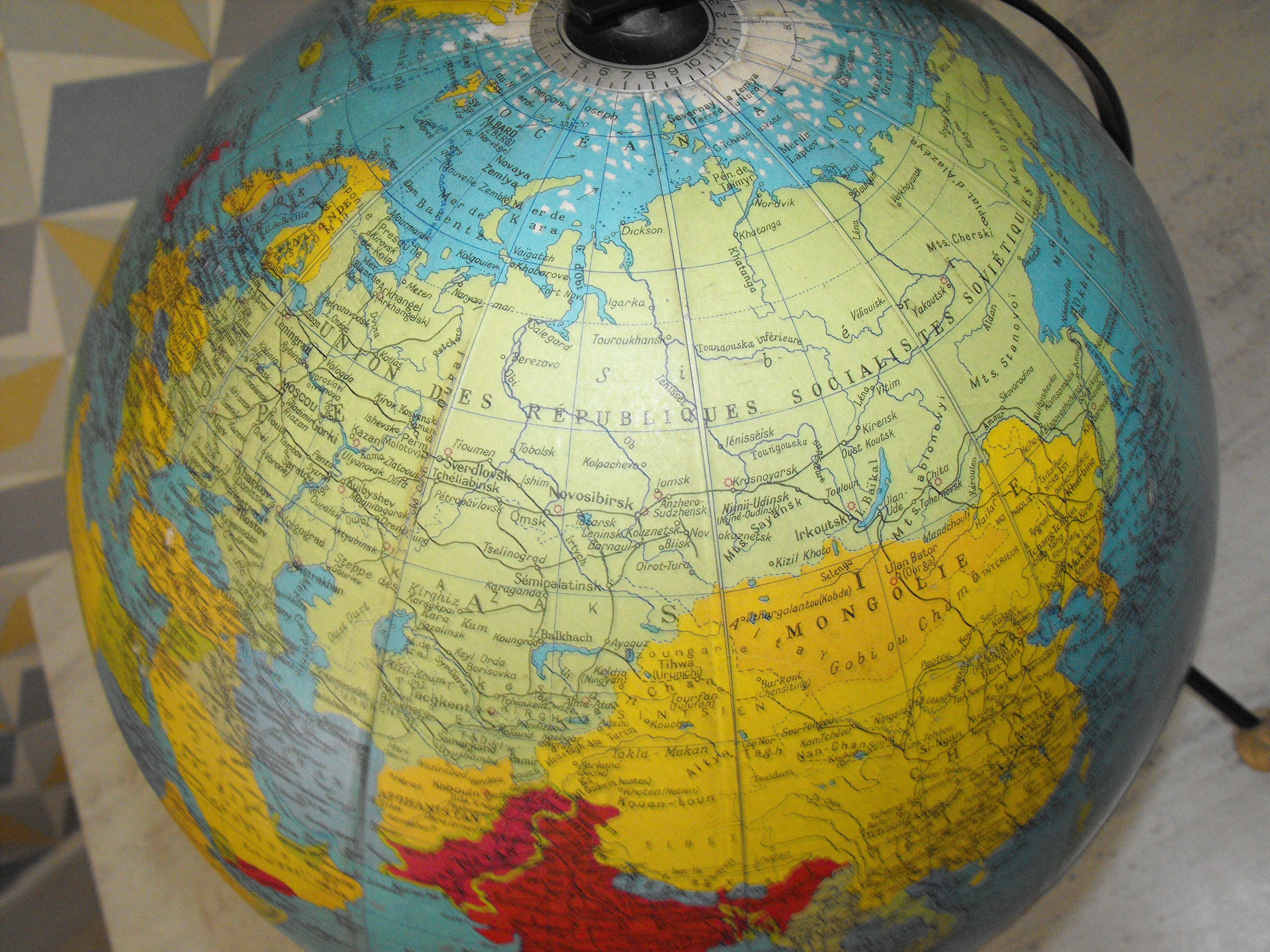 Grand Globe land diameter 31cm Taride from 1962 .