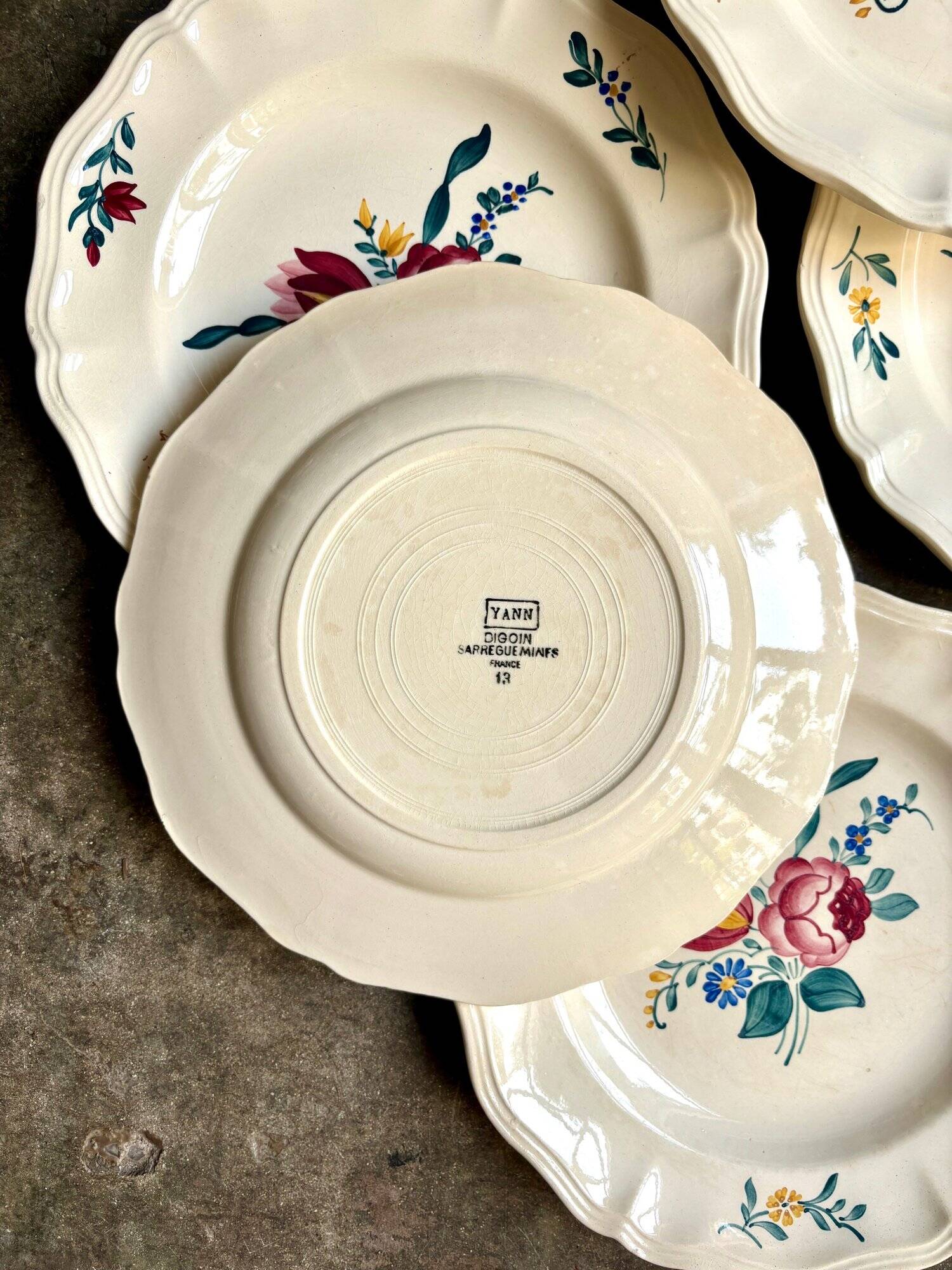 6 flat plates in Digoin Sarreguemines earthenware, "Yann" service