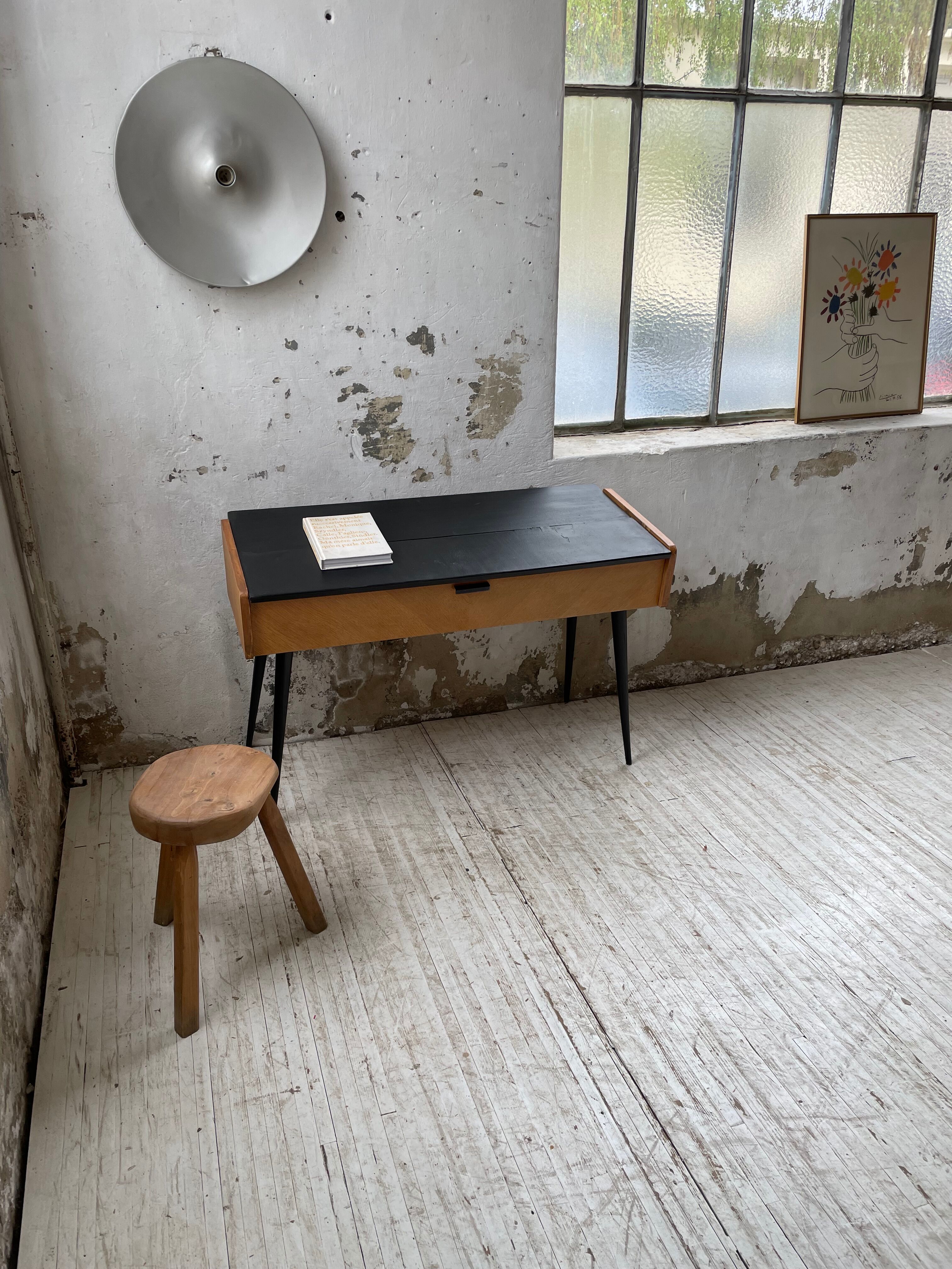 Console desktop feet compass 60s