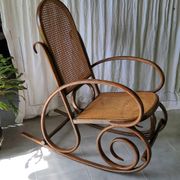 Rocking-chair en cannage ancien