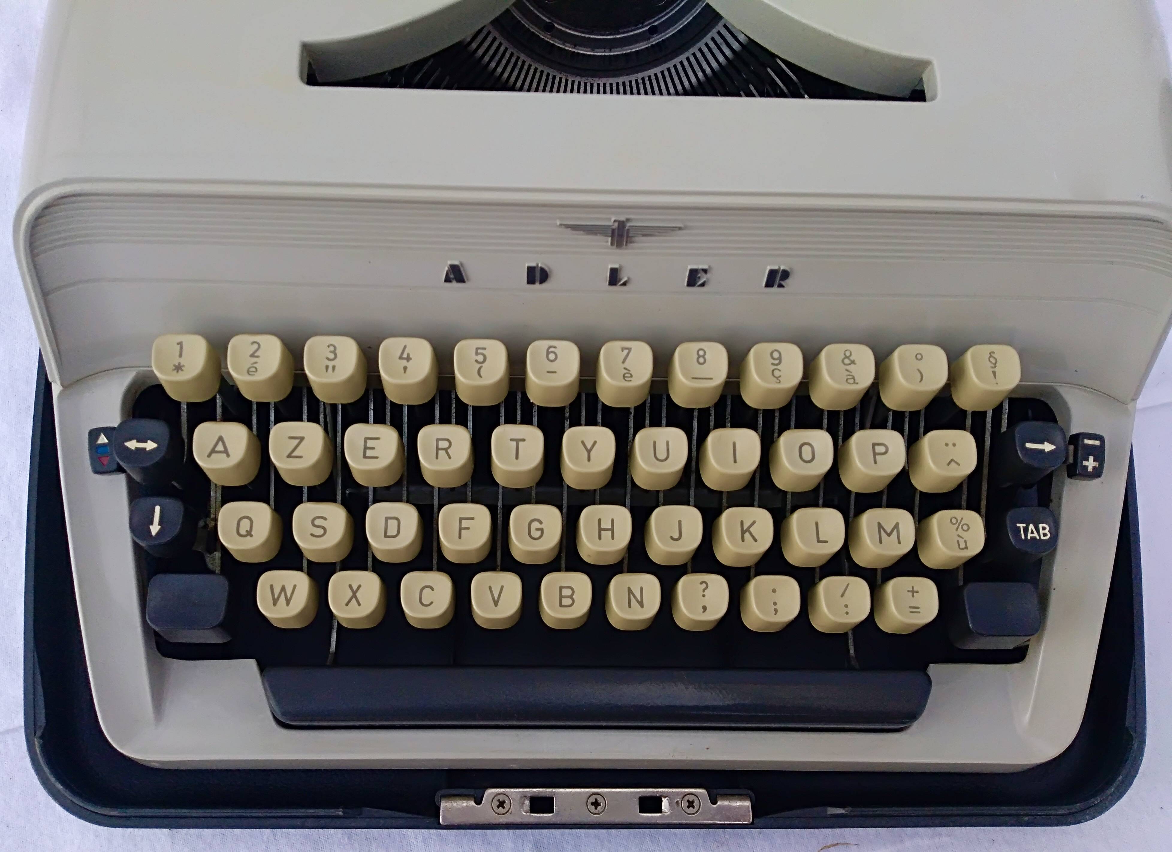 Adler Gabriele 20 portable typewriter 50s/60s