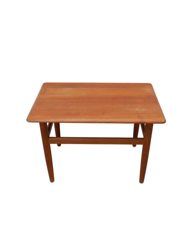Table d'appoint danoise par Niels Bach