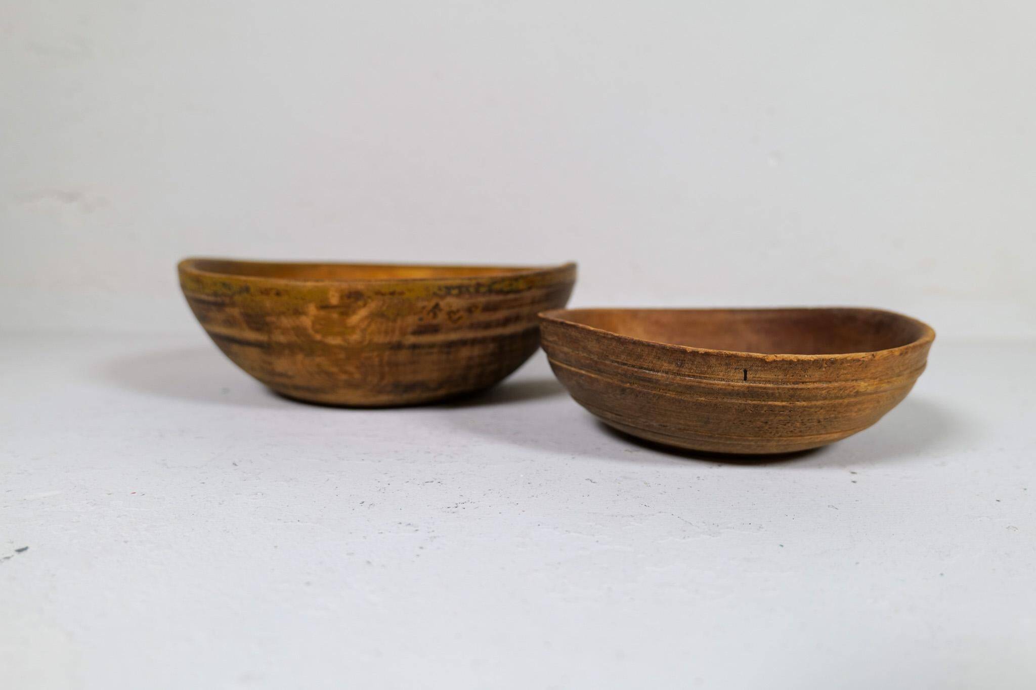 Swedish folk art, unique set of 2 farmer's bowls from the 19th century.