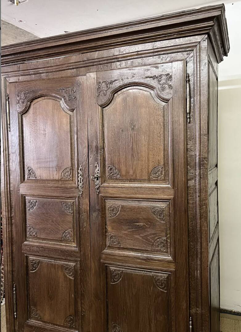 Louis XV carved wooden wardrobe from the 18th century