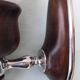 Paire d'appliques en métal chromé, bois et opaline