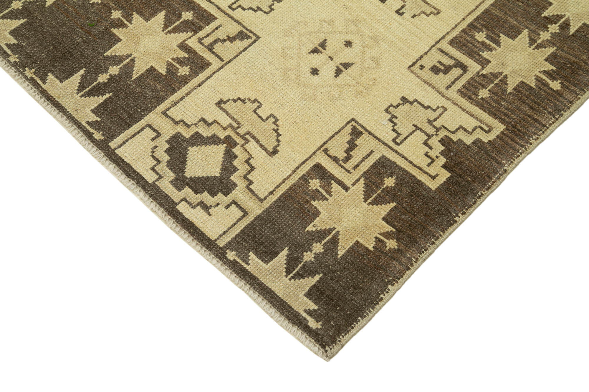 1950s hand-knotted turkish beige rug 135 cm x 236 cm