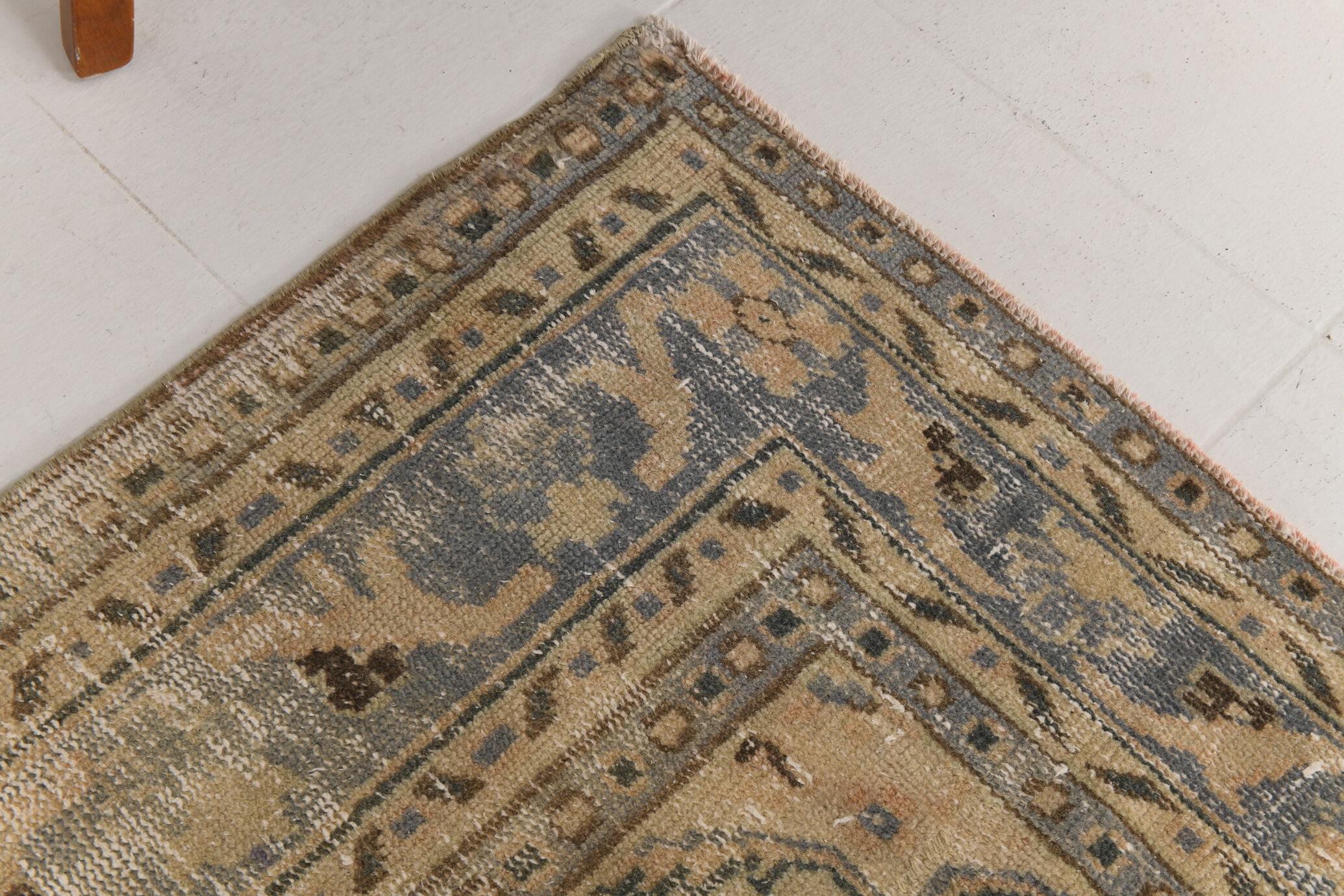 6x9 Old Antique Vintage Rug, 196x270Cm