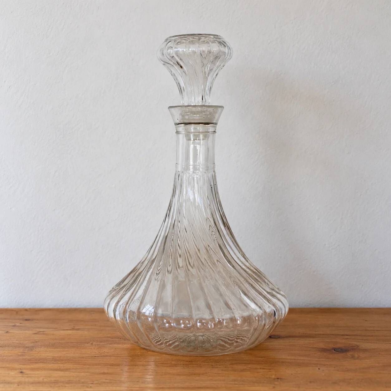 Vintage twisted glass carafe with stopper – H 31 cm