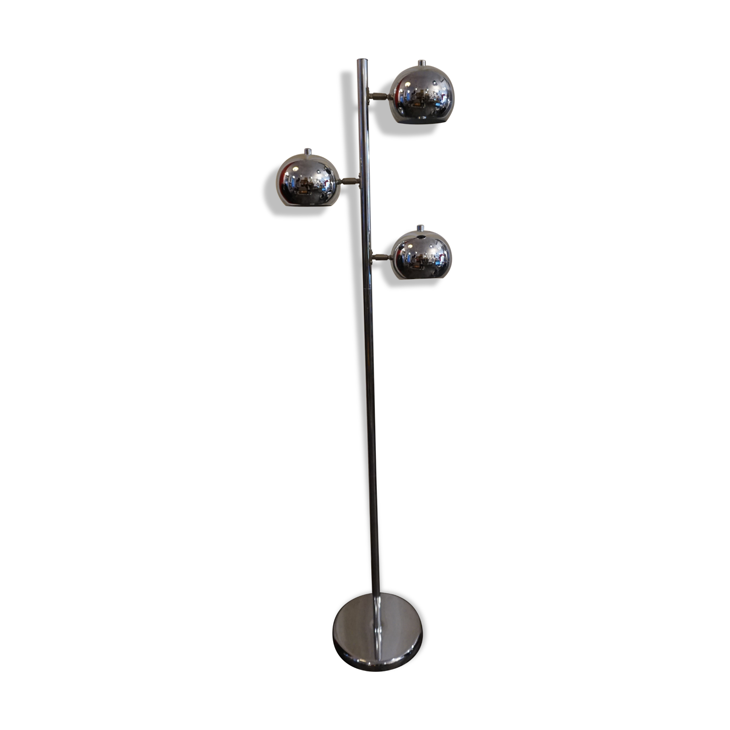 Three-ball chrome lamppost