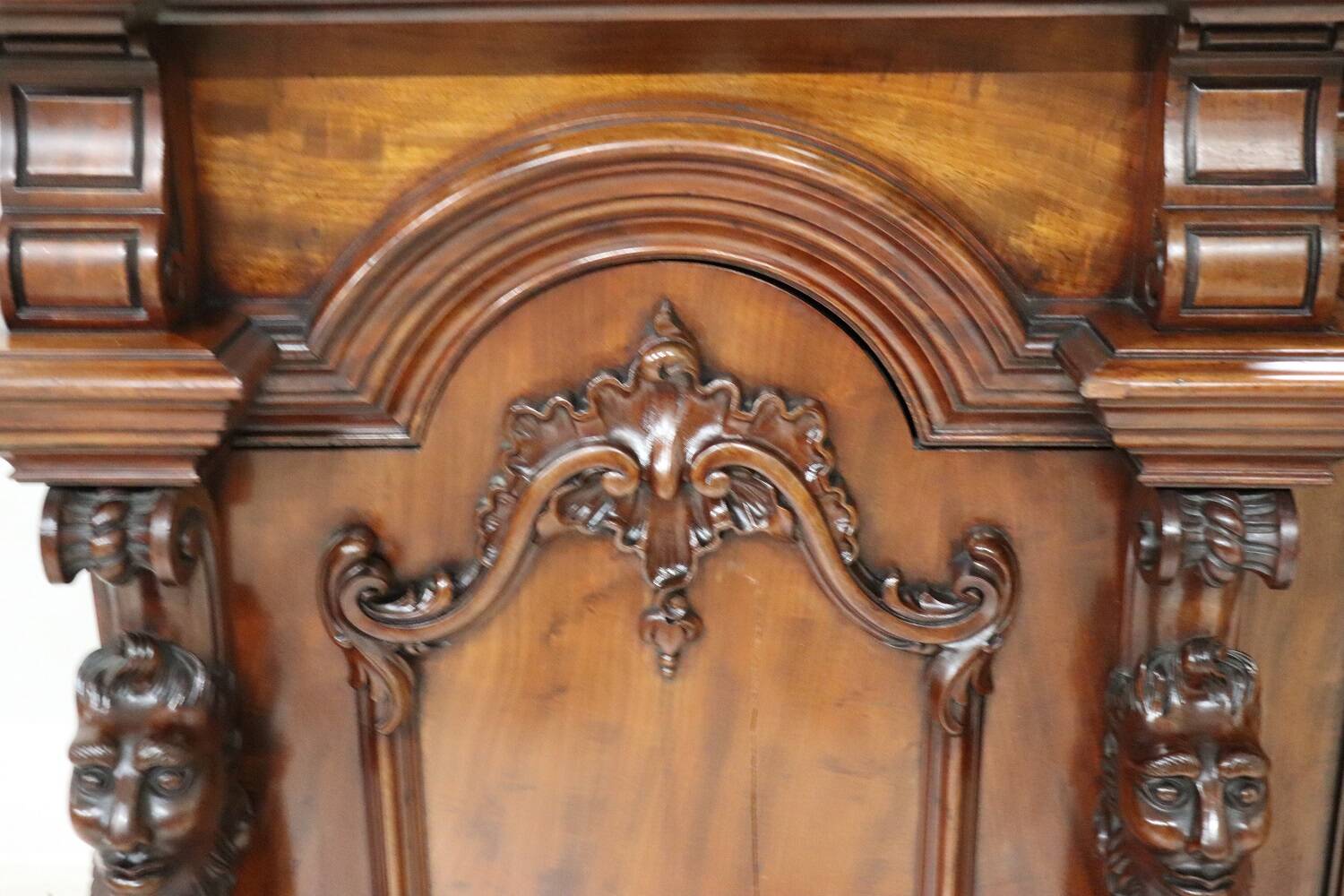 Enfilade En Bois Sculpté