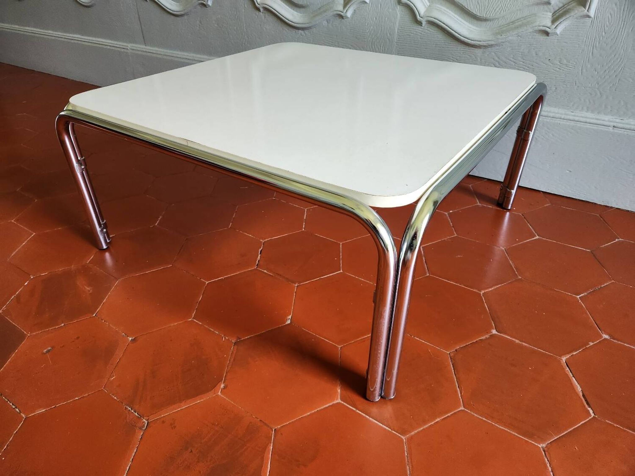 Chrome coffee table 70