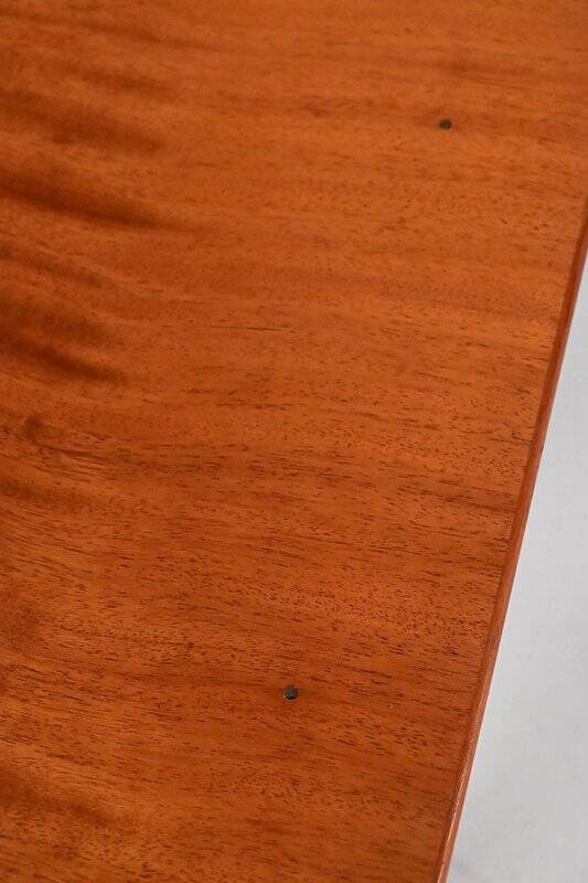 Table d'appoint en teck avec espace de rangement