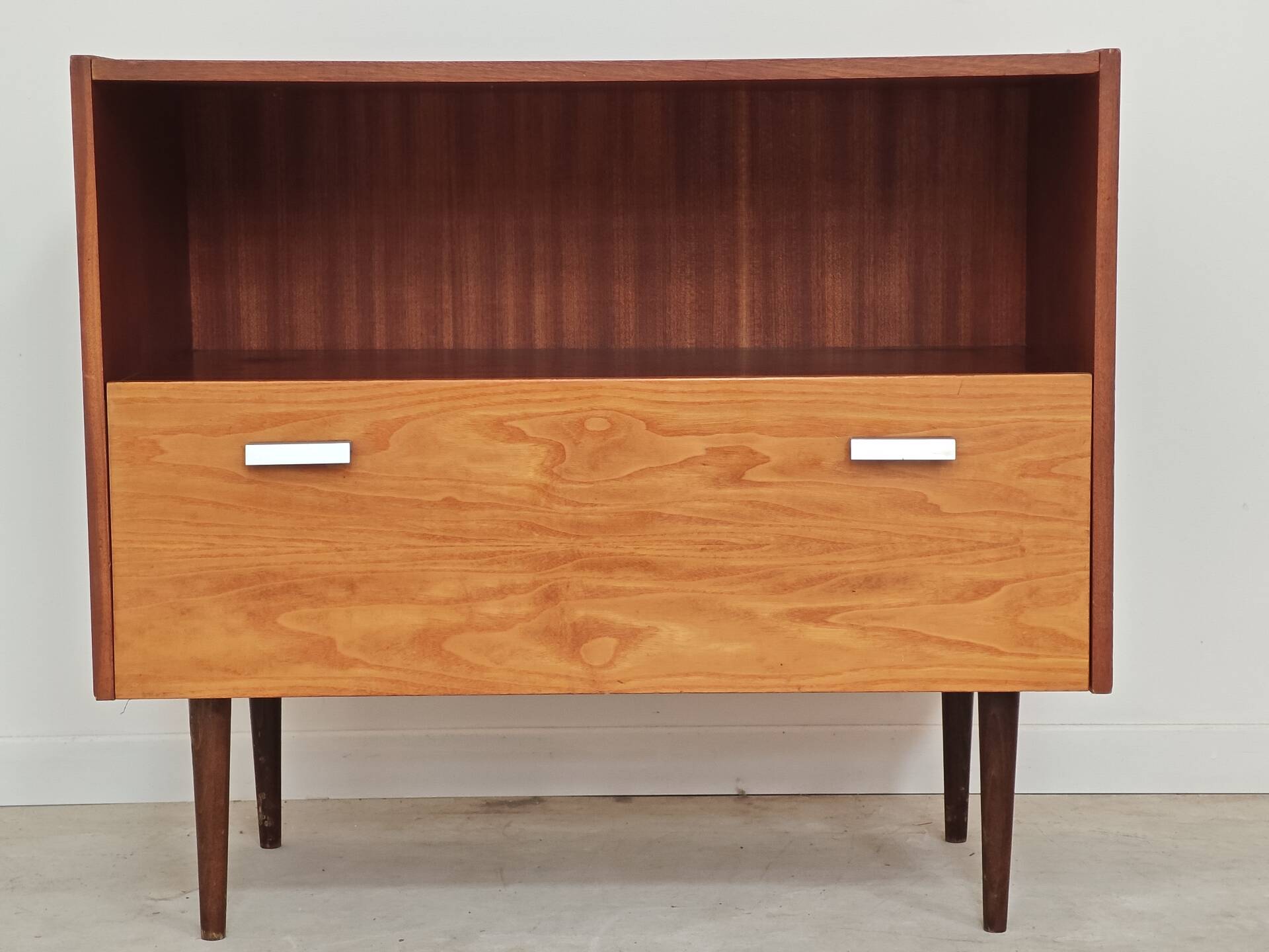 Petit meuble d'appoint buffet en bois 1970