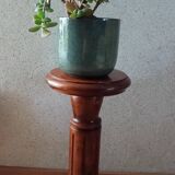 Varnished solid wood plant holder column, rustic chic
