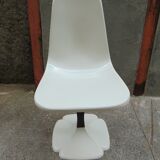 Salon signed Gautier, Table and four chairs Tulip Design