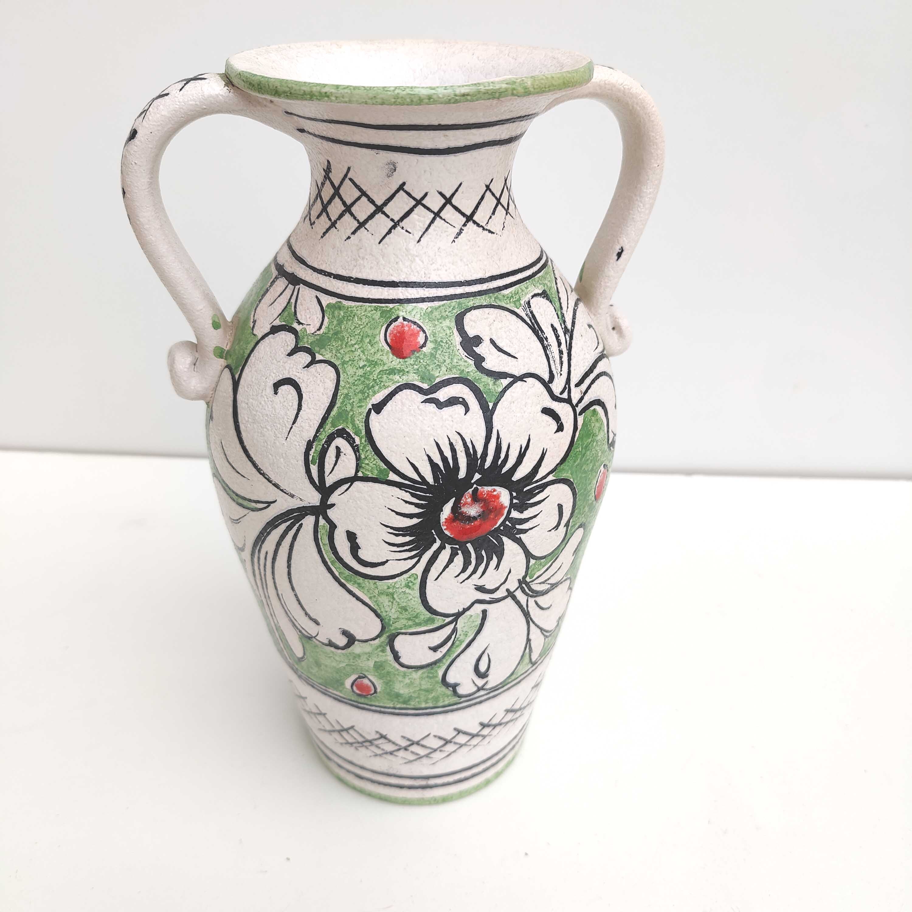 Ceramic vase floral decoration