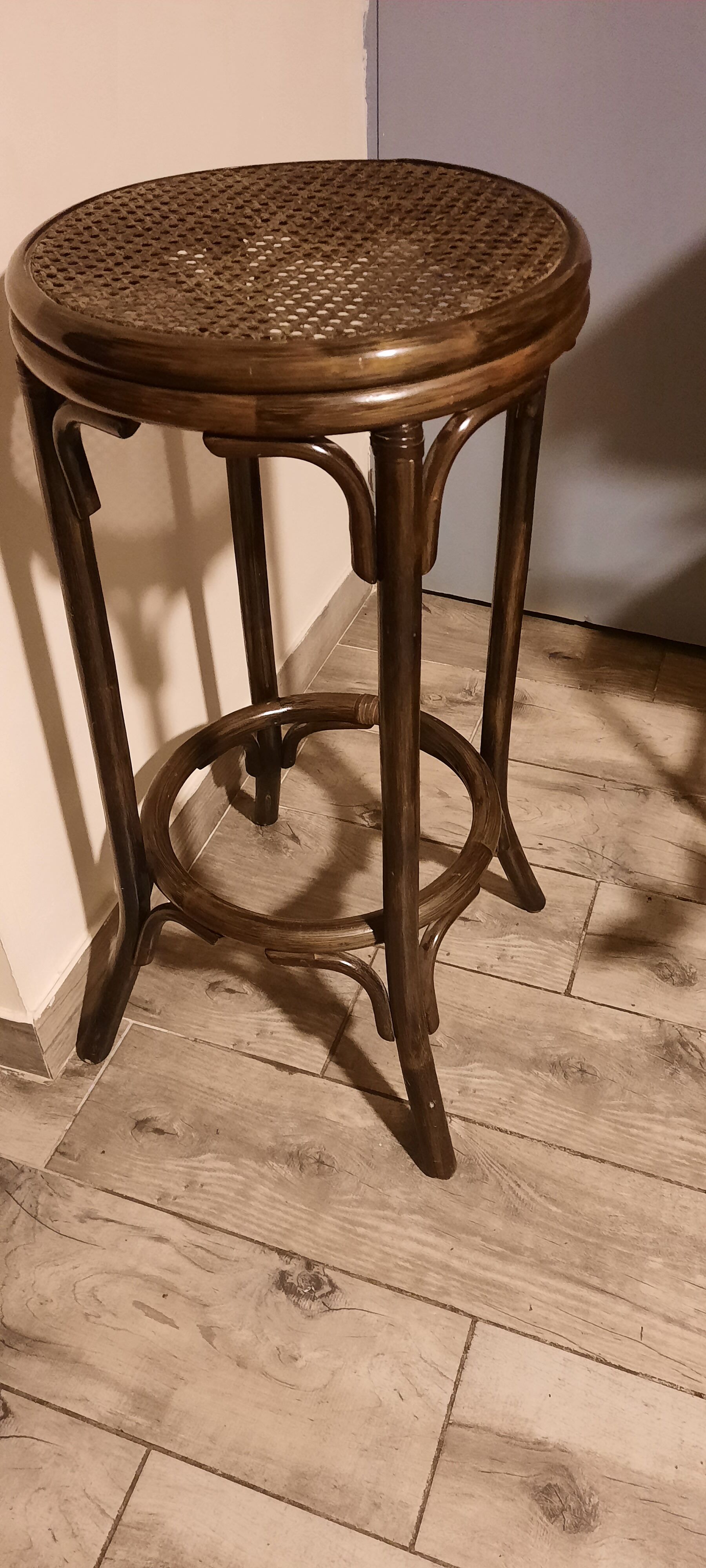 Bar stool