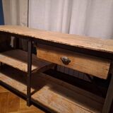 Industrial-style decorative furniture. Visible in the series Le Baron noir.