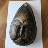 Masque africain en pierre