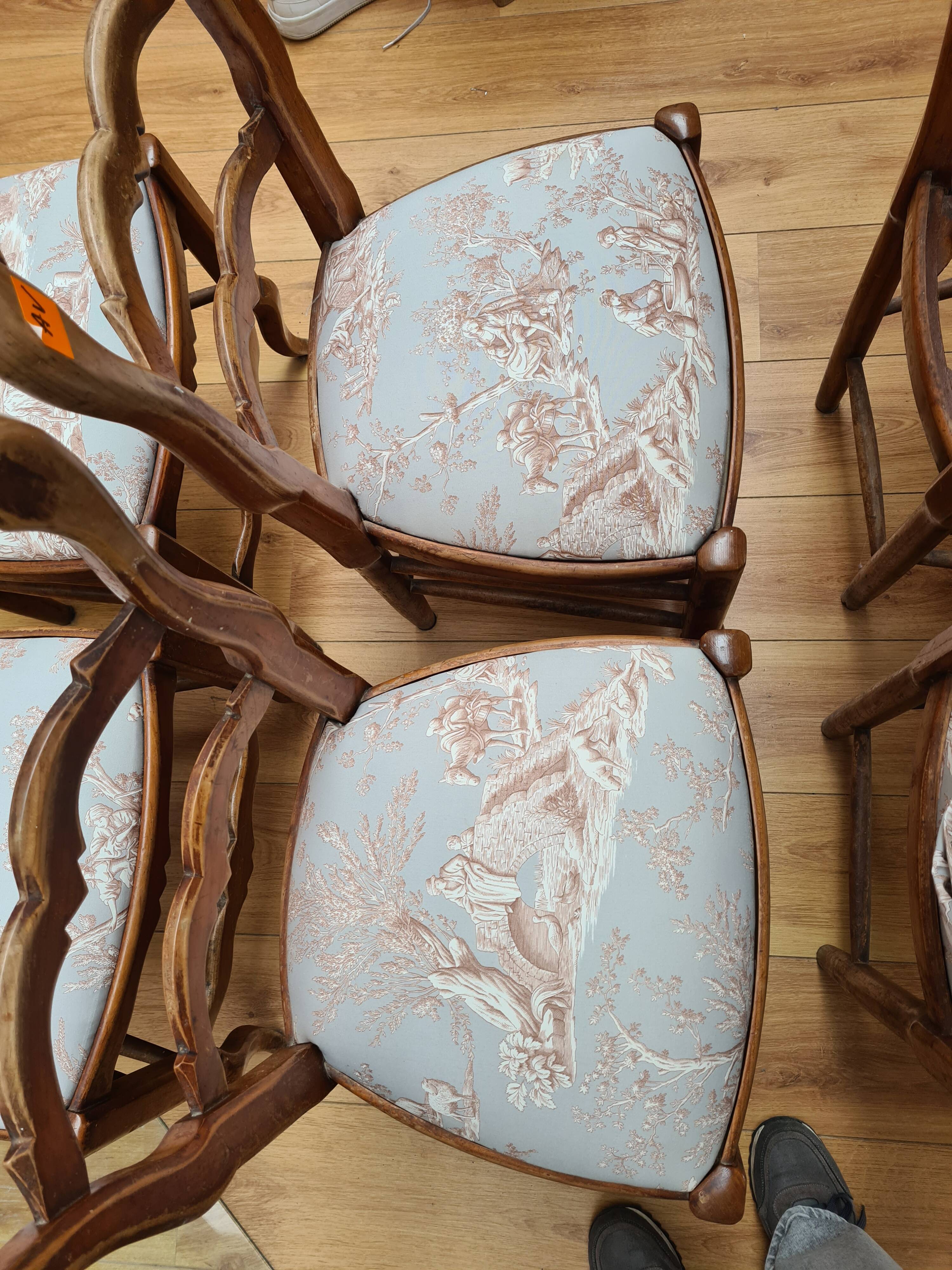 Chaises en merisier recouverte de Toile de Jouy