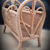 Rattan heart review holder
