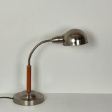 Articulated desk lamp