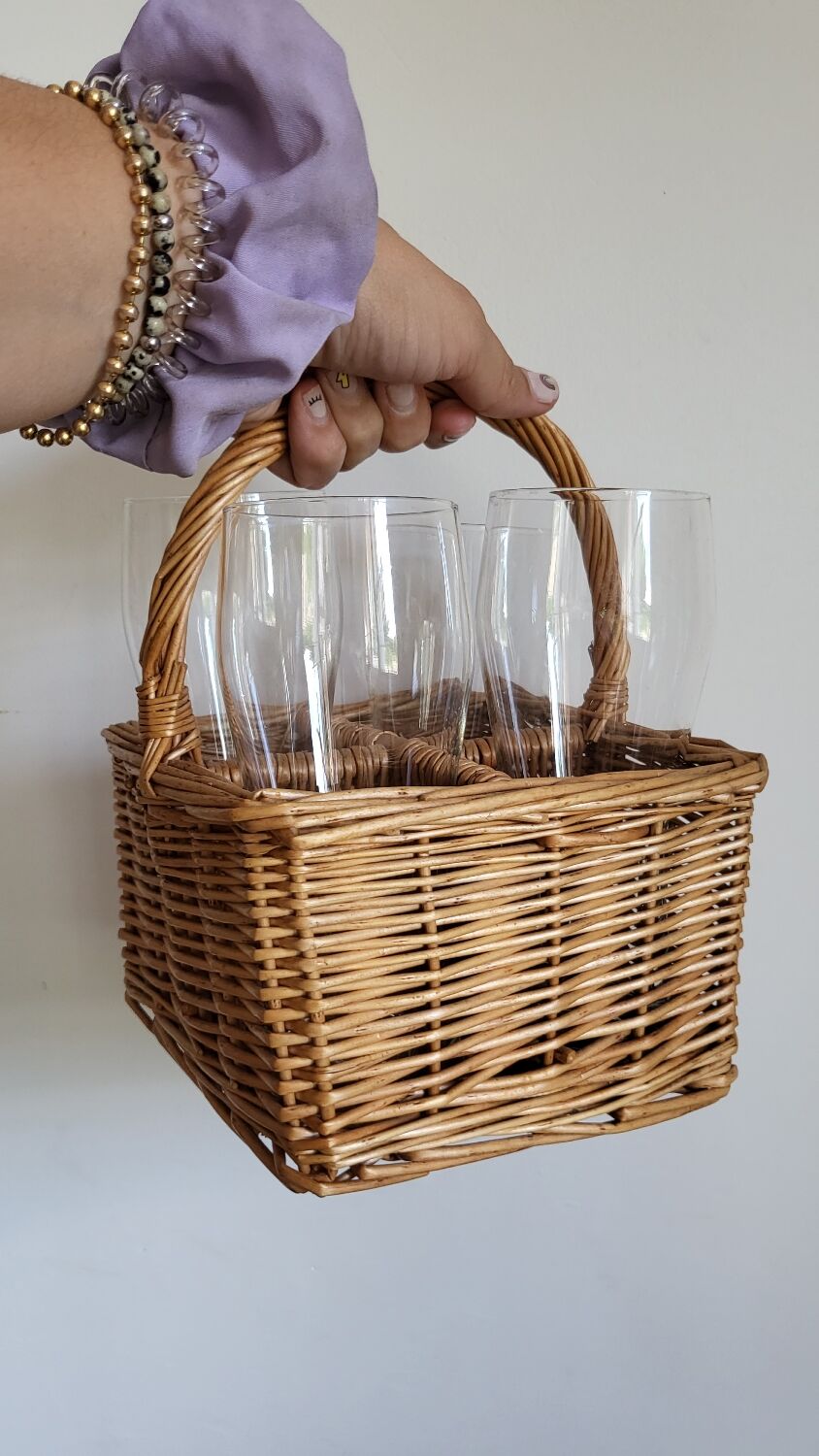 Wicker glass holder