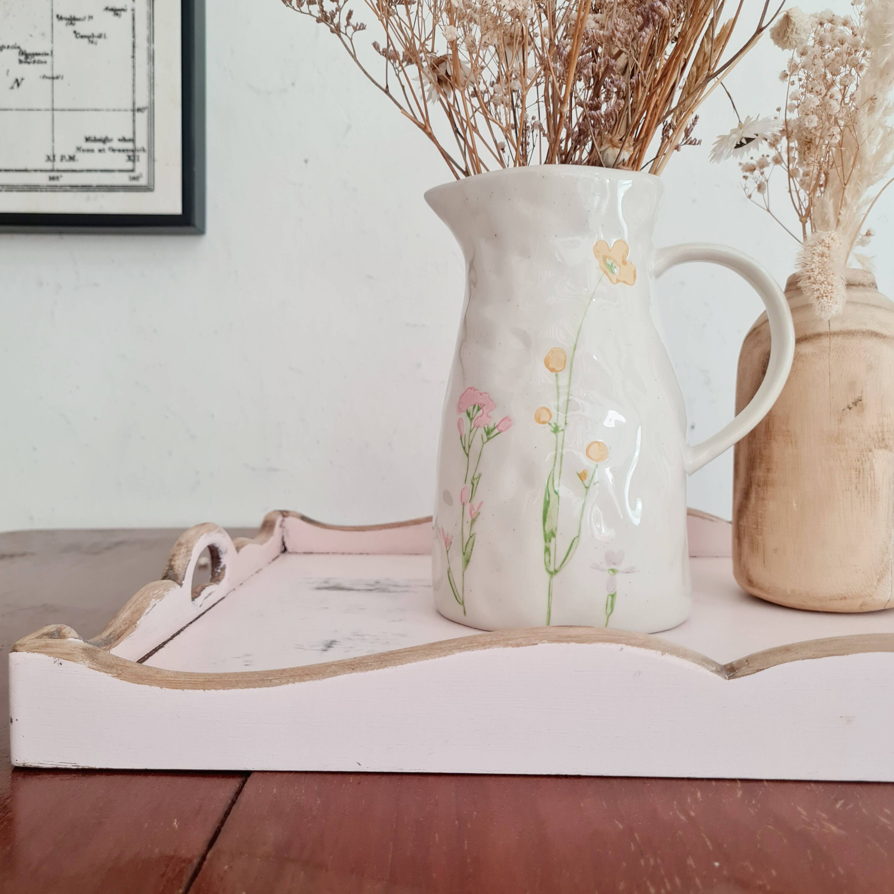 Presentation tray in raw and pink wood