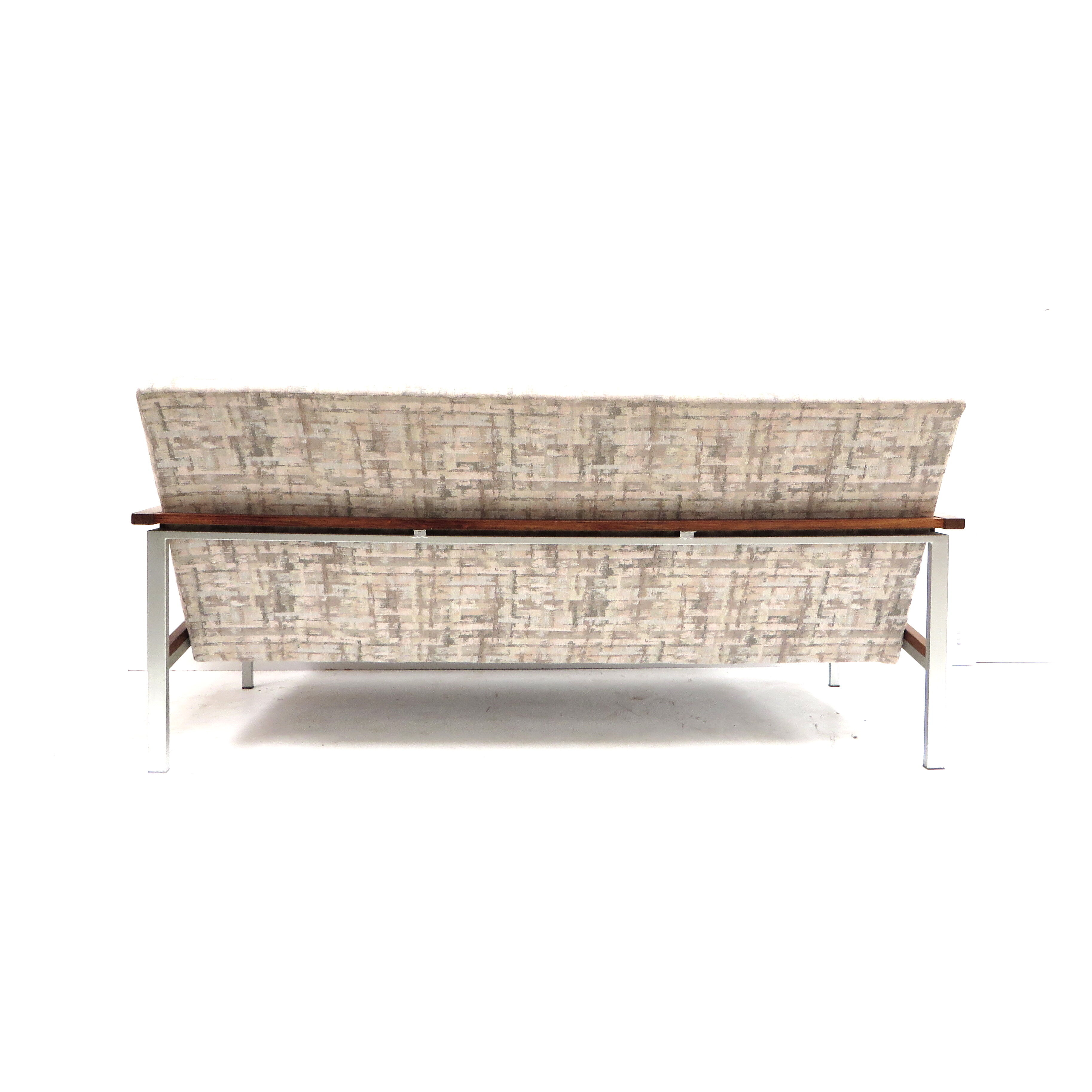 Vintage design sofa from Topform with rio rosewood armrests made in the 1960s