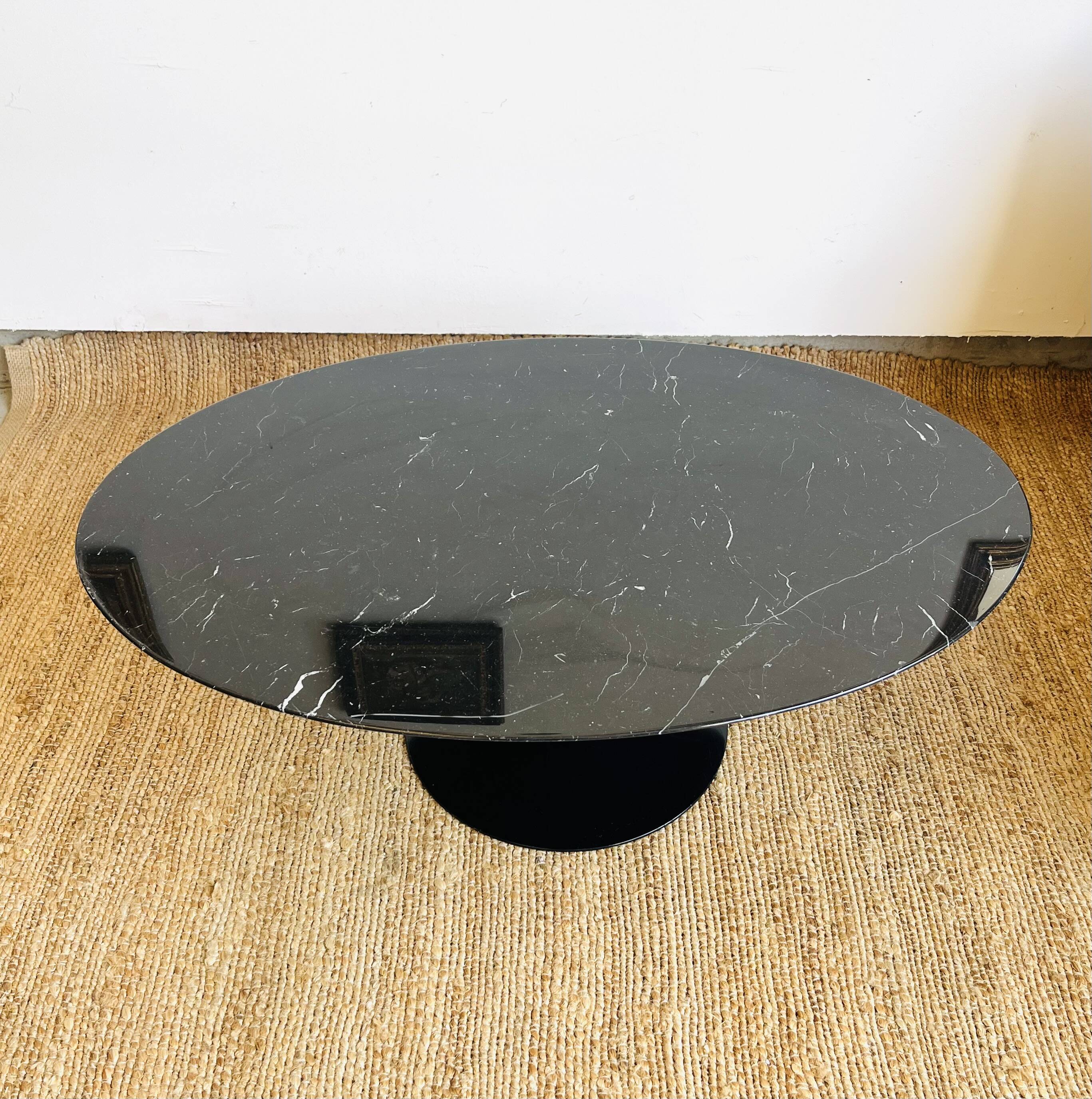 Knoll “Tulip” oval coffee table – Eero Saarinen collection – 1970s