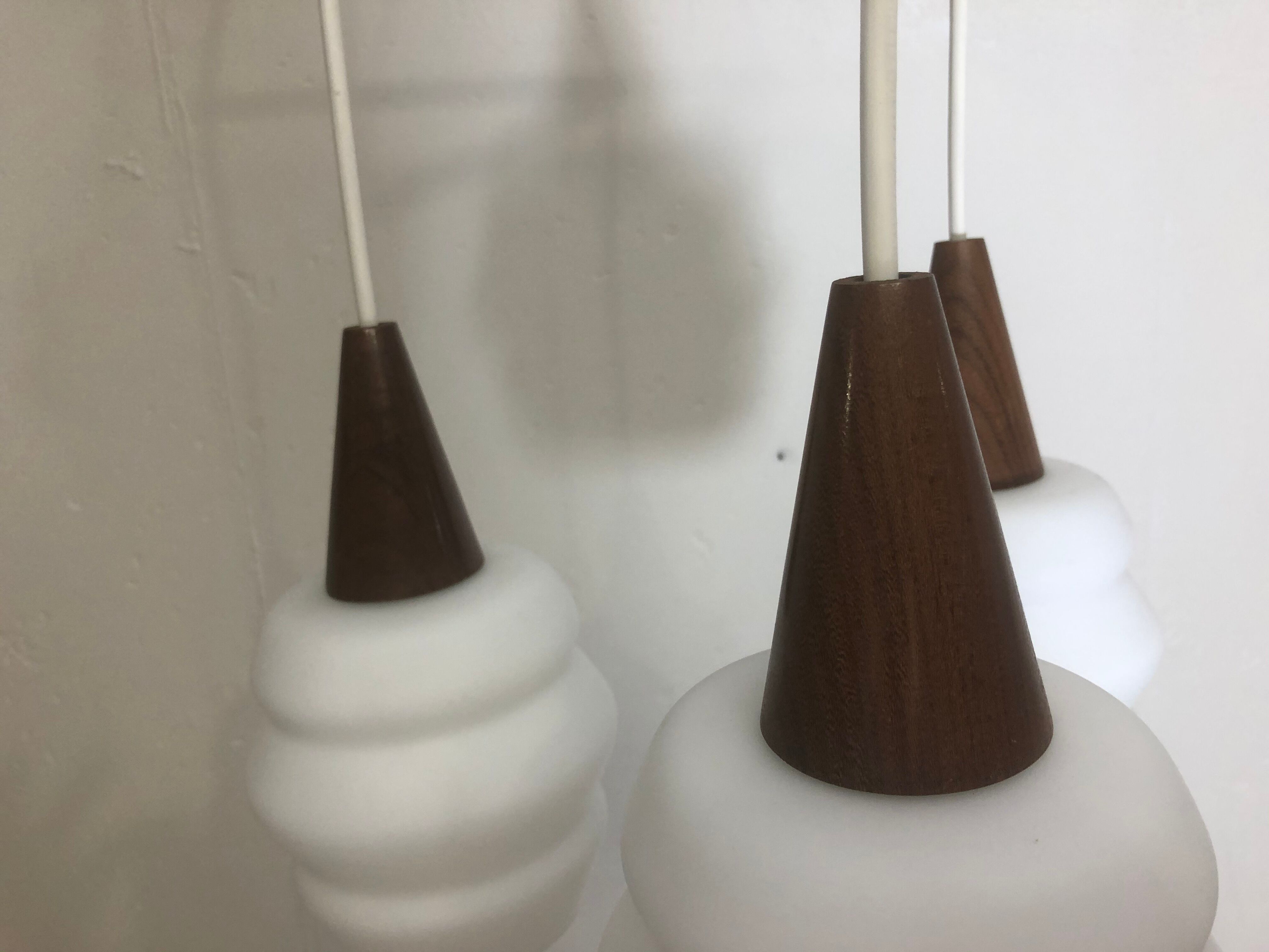 Hanging boomerang teak