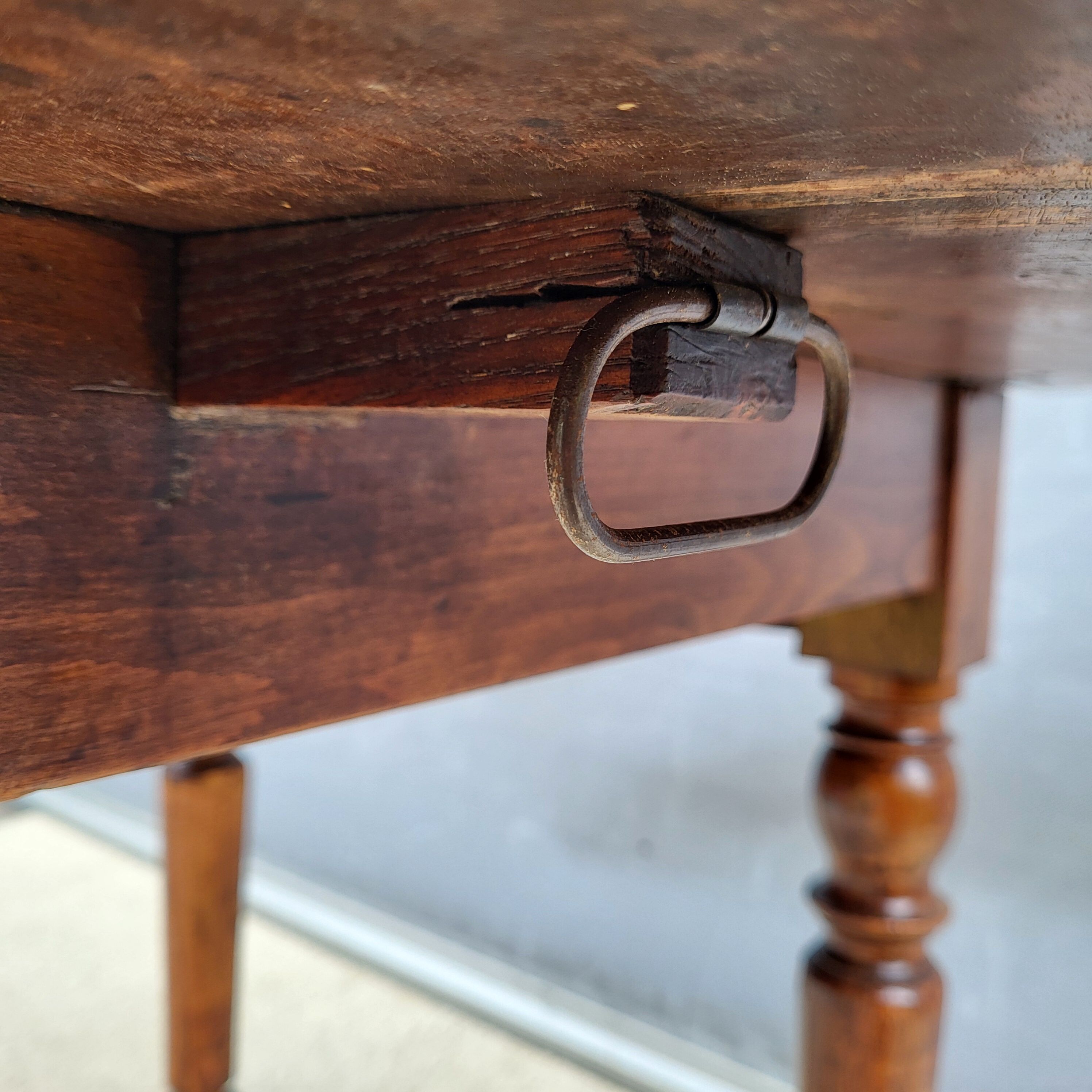 Table XIXth in Elm and Cherry: The Louis-Philippe Elegance