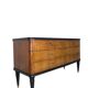Commode en acajou plaqué avec plateau en verre vert, années 1950