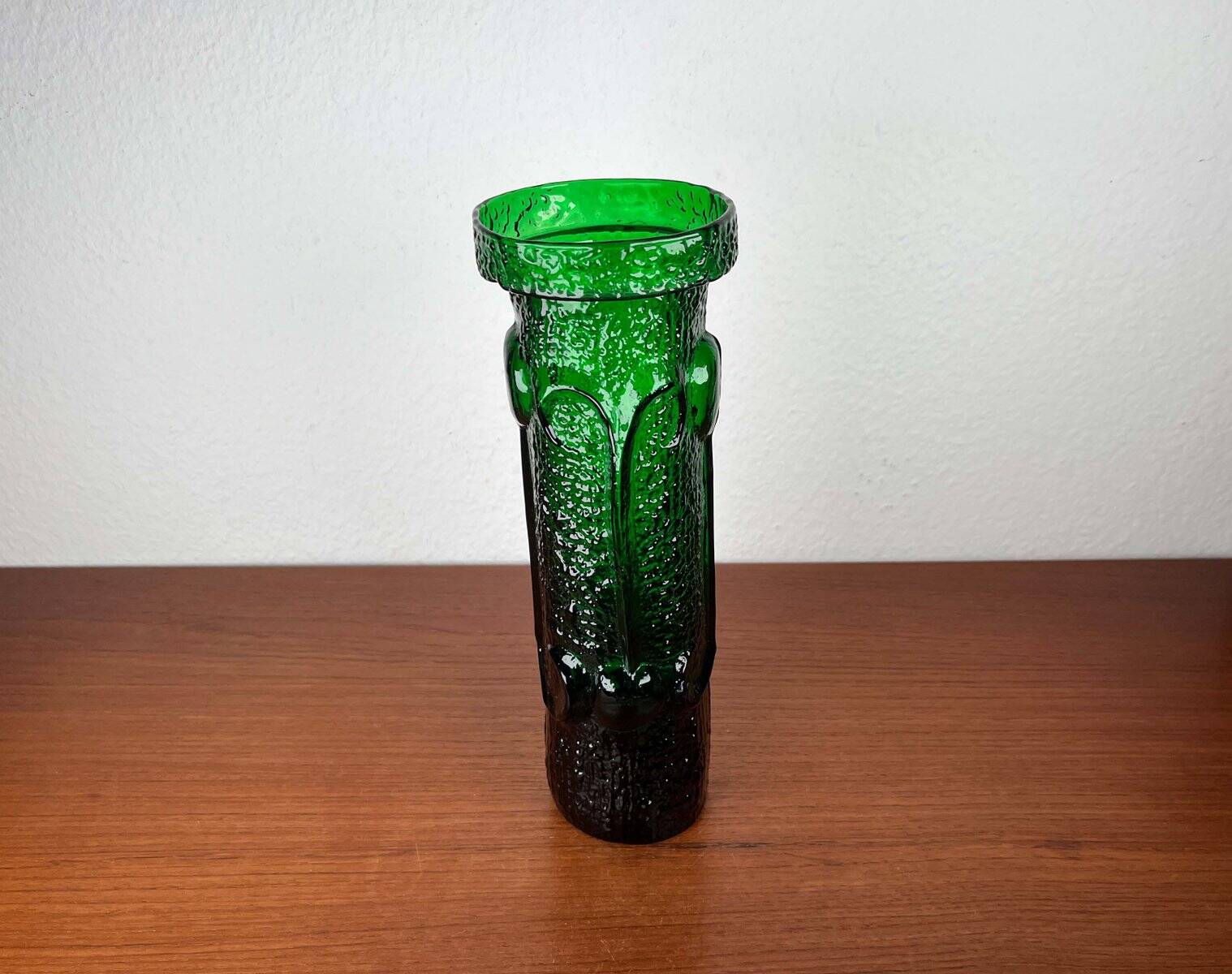 Mid-century modern green Italian glass vase by Wayne Husted for Stelvia, 1970s.