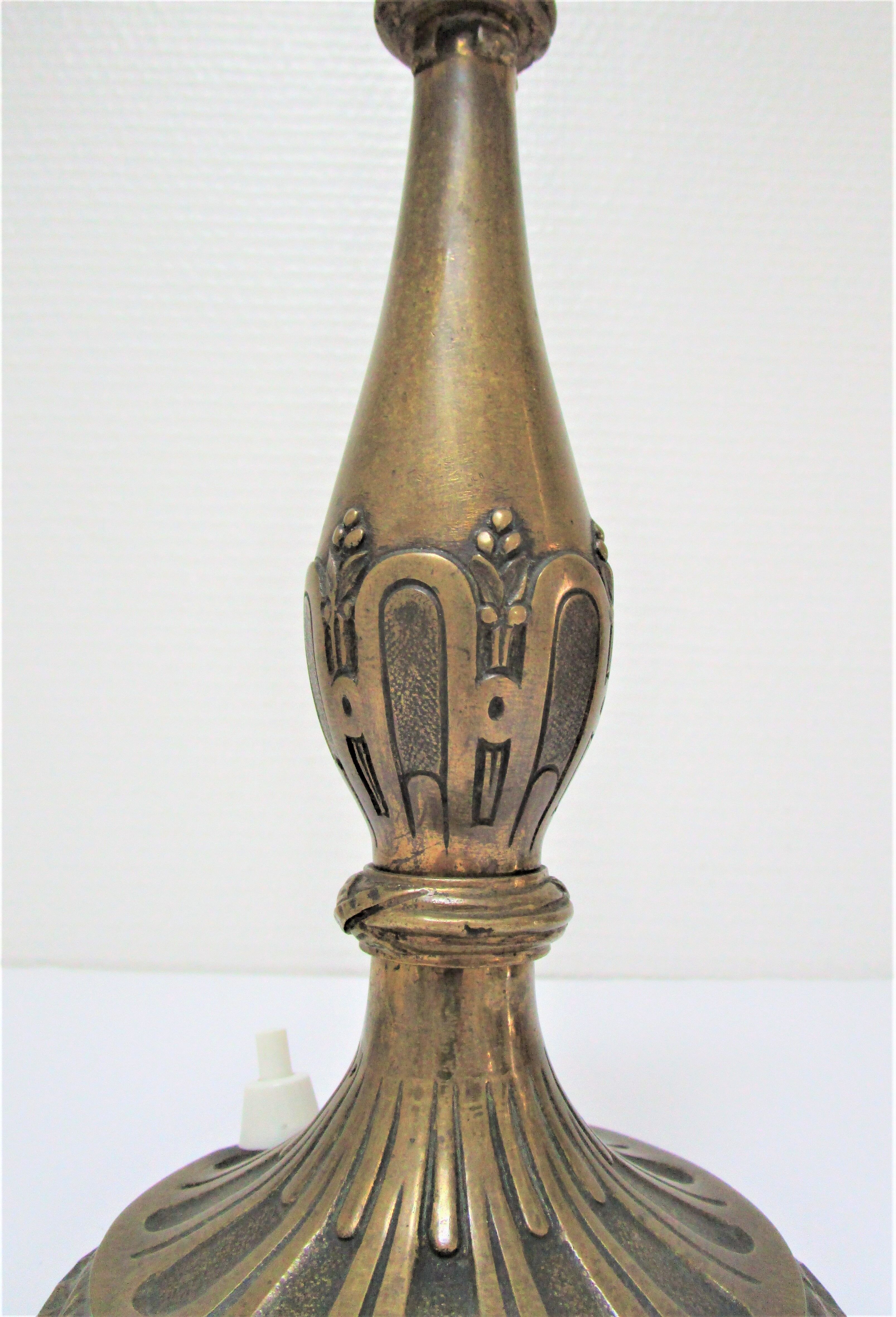 Patinated bronze lamp neo classic vintage style