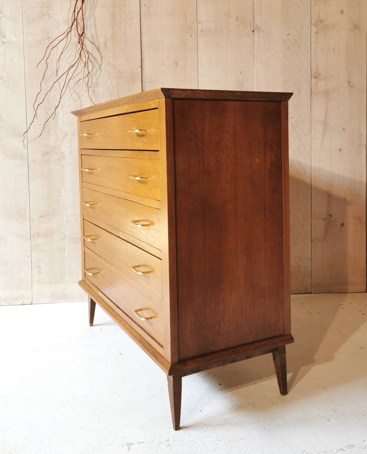 Oak chest of drawers