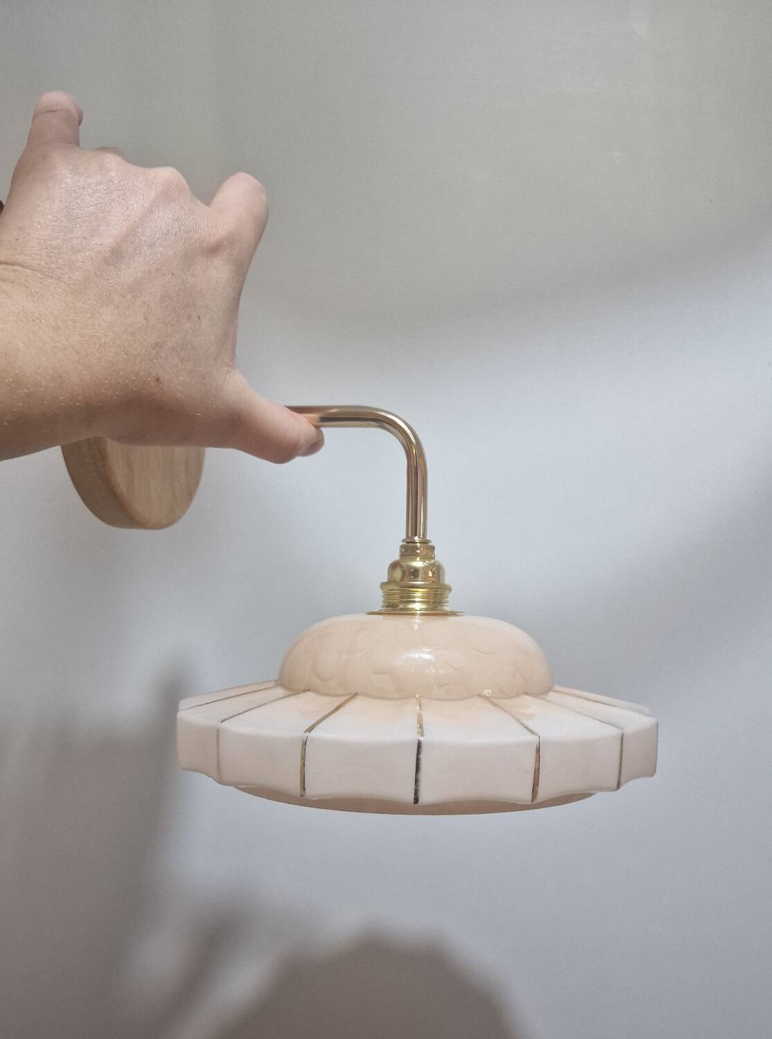 Art Deco wall lamp in marbled pink Clichy glass